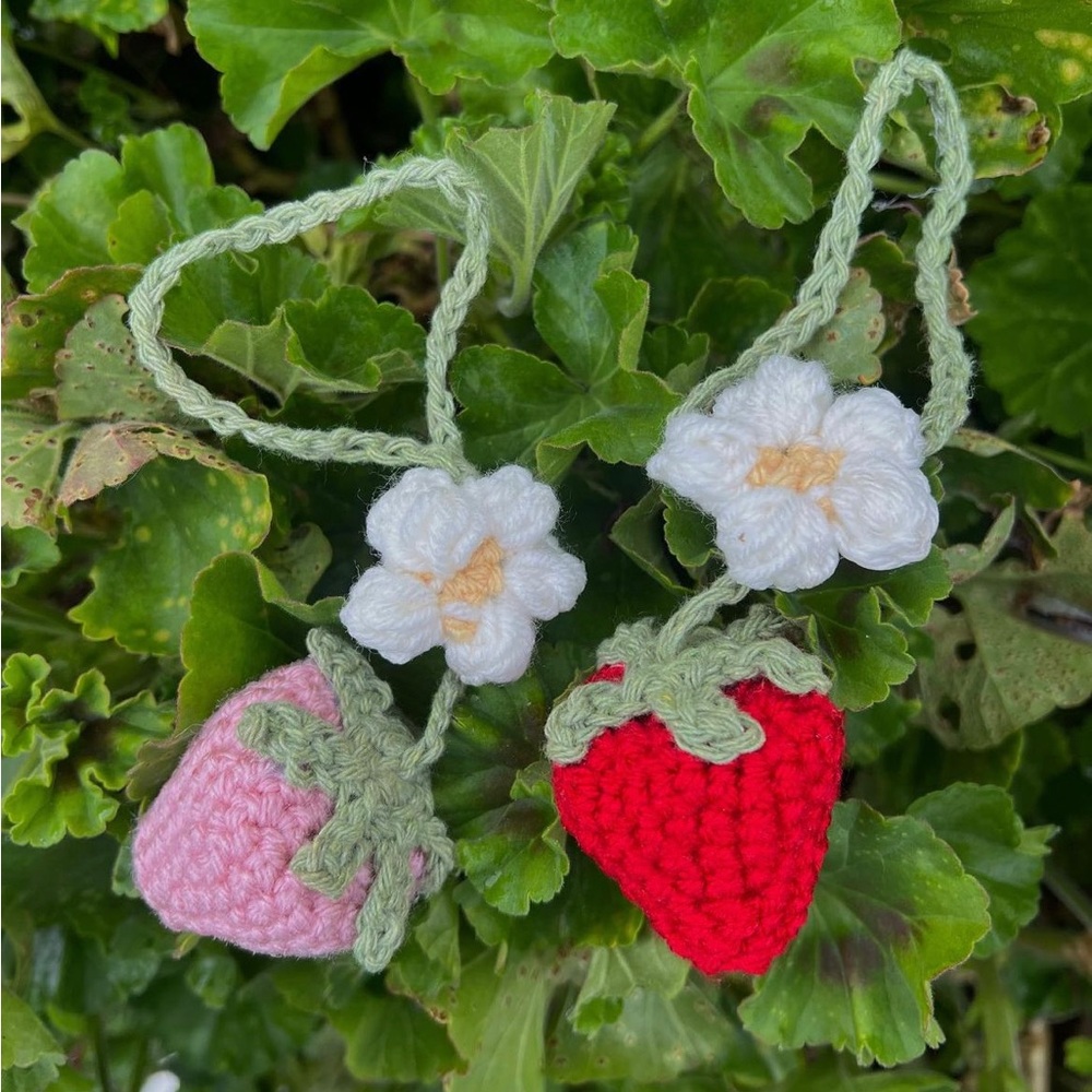 I crochet this!! Follow my Instagram @daydreamingcrochett for a follow back :)